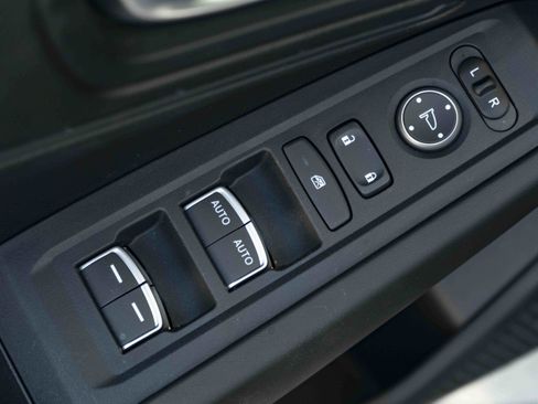 Used 2025 Honda Accord LX image 37