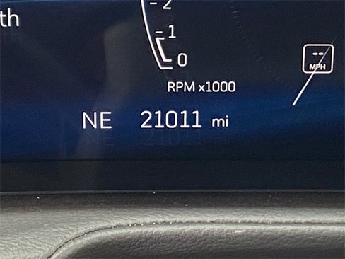 Used 2024 Cadillac XT4 Premium Luxury image 12