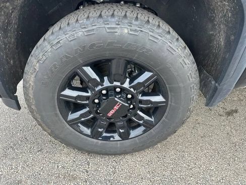 Used 2025 GMC Sierra 2500 AT4 AWD/4WD image 5