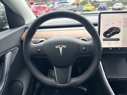 Used 2020 Tesla Model Y Long Range image 19