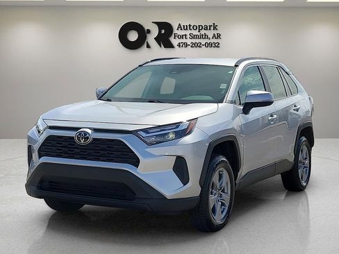 Used 2025 Toyota RAV4 XLE AWD/4WD image 2