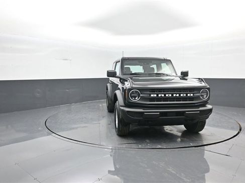 New 2026 Ford Bronco Base image 2