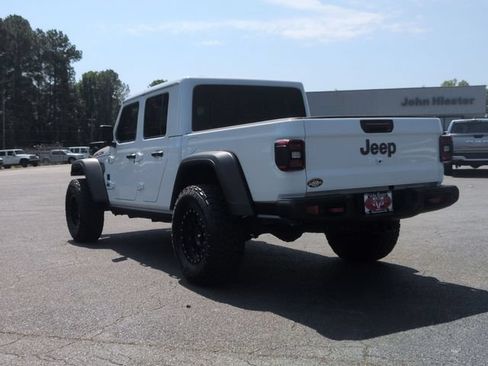 Used 2025 Jeep Gladiator Rubicon w/ Technology Group AWD/4WD image 5
