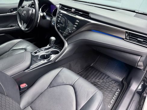 Used 2019 Toyota Camry XSE image 11