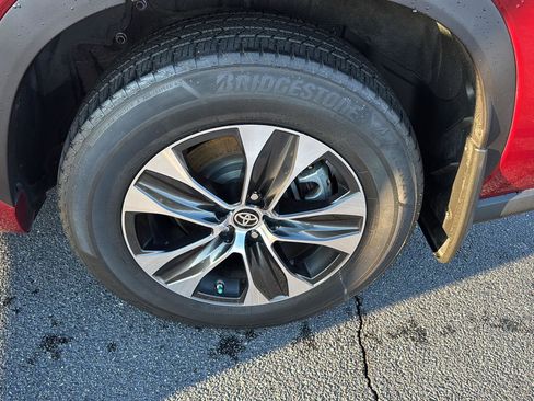 Certified 2020 Toyota Highlander XLE image 34