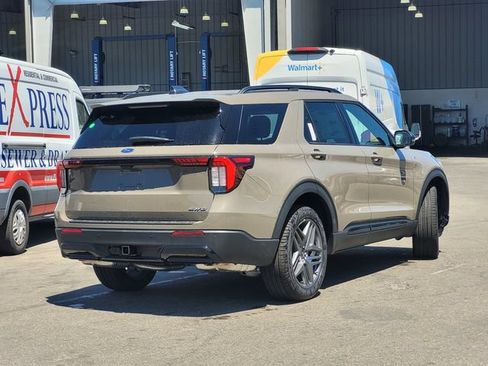 New 2026 Ford Explorer ST-Line w/ ST-Line Street Pack AWD/4WD image 4