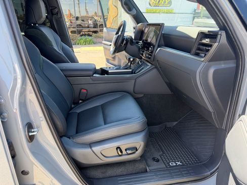 Used 2026 Lexus GX 550 AWD/4WD image 18