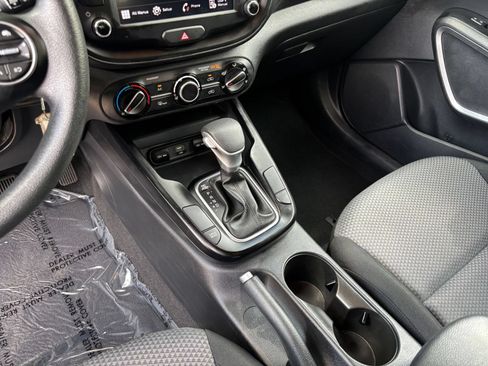 Used 2025 Kia Soul LX w/ LX Technology Package FWD image 39