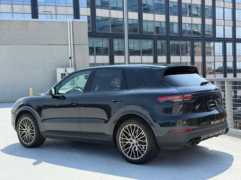Used 2023 Porsche Cayenne Platinum Edition AWD/4WD image 3
