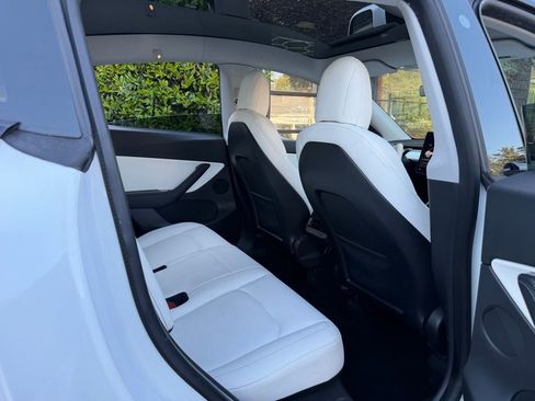 Used 2021 Tesla Model Y Long Range image 64