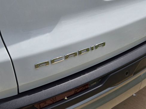 Used 2025 GMC Acadia Elevation w/ Elevation Premium Package FWD image 23