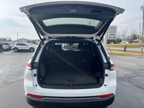 New 2026 Jeep Grand Cherokee Altitude image 30