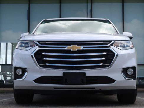 Used 2021 Chevrolet Traverse High Country FWD image 3