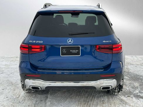 Used 2024 Mercedes-Benz GLB 250 4MATIC image 4