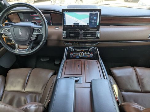 Used 2022 Lincoln Navigator Reserve image 23