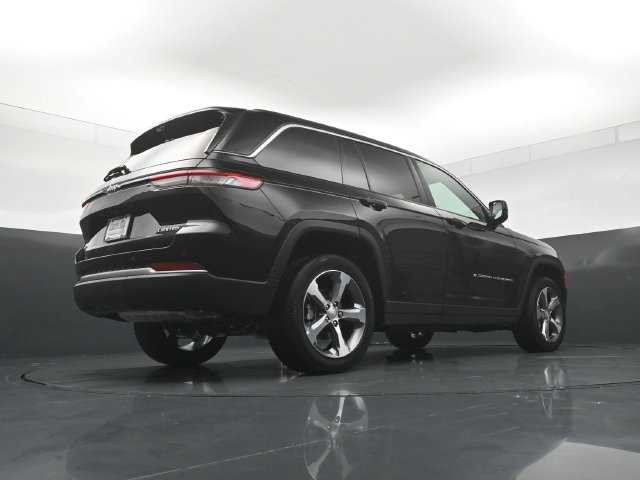 New 2026 Jeep Grand Cherokee Limited w/ Luxury Tech Group II AWD/4WD image 24