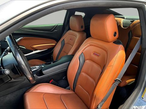 Used 2019 Chevrolet Camaro SS w/ Black Appearance Package RWD image 19