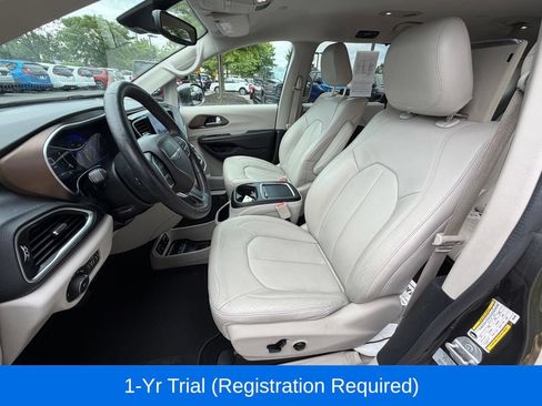 Used 2017 Chrysler Pacifica Touring-L Plus w/ Advanced Safetytec Group FWD image 22
