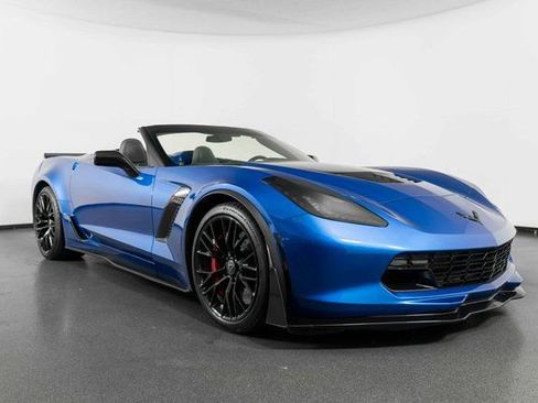 Used 2015 Chevrolet Corvette Z06 w/ 3LZ Preferred Equipment Group image 2