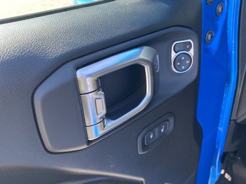 New 2025 Jeep Gladiator Willys image 13