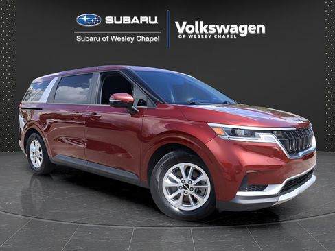 Used 2022 Kia Carnival LX FWD image 1