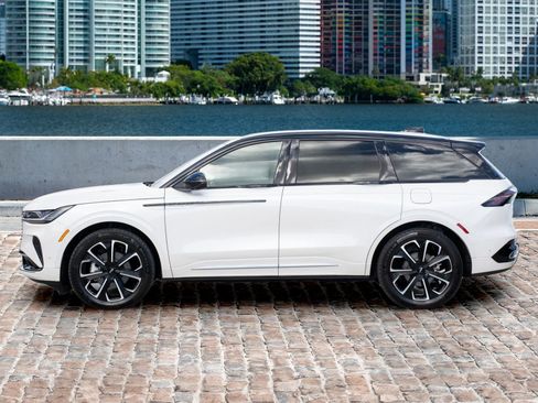 Used 2024 Lincoln Nautilus Reserve image 8