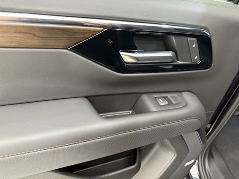 New 2025 Chevrolet Suburban High Country image 20