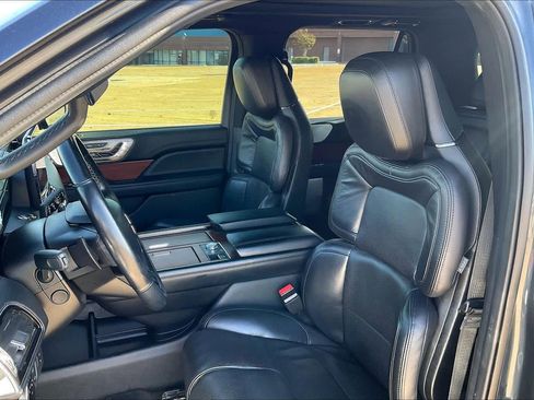 Used 2021 Lincoln Navigator Reserve w/ Luxury Package image 10