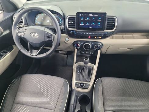 Used 2025 Hyundai Venue Limited FWD image 33