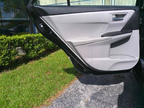 Used 2017 Toyota Camry SE FWD image 22