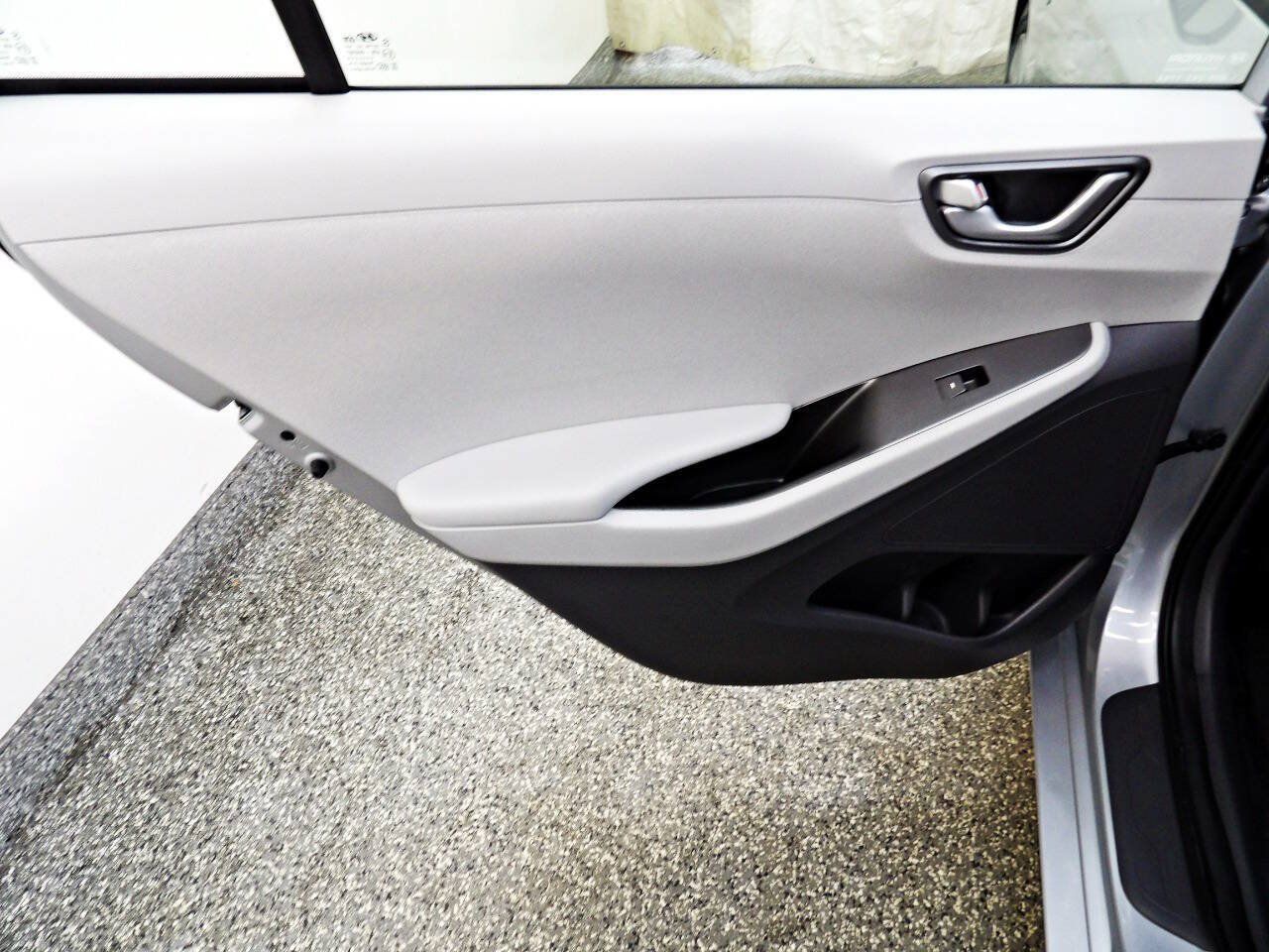 Used 2020 Hyundai Ioniq Blue FWD image 9