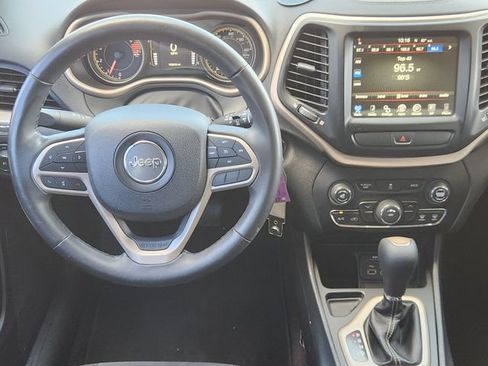 Used 2017 Jeep Cherokee Latitude FWD image 25