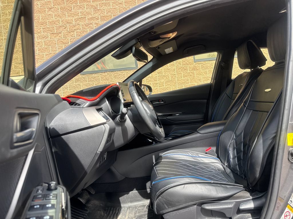 Used 2019 Toyota C-HR XLE FWD image 12