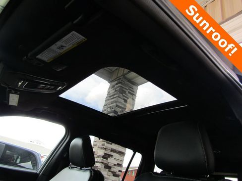 Used 2024 Jeep Grand Cherokee L Limited w/ Luxury Tech Group II AWD/4WD image 8