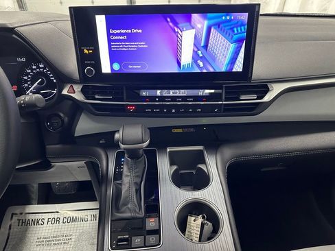 Used 2025 Toyota Sienna XLE image 25