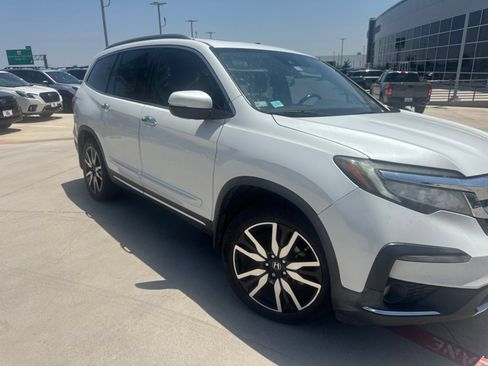 Used 2020 Honda Pilot Touring image 2