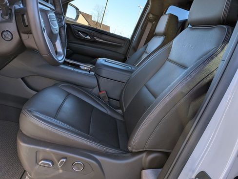 Used 2024 GMC Yukon Denali w/ Denali Reserve Package image 14