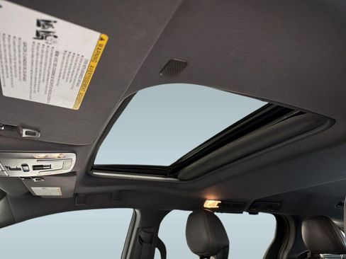 Used 2021 Toyota Sienna XSE w/ XSE Plus Package image 16