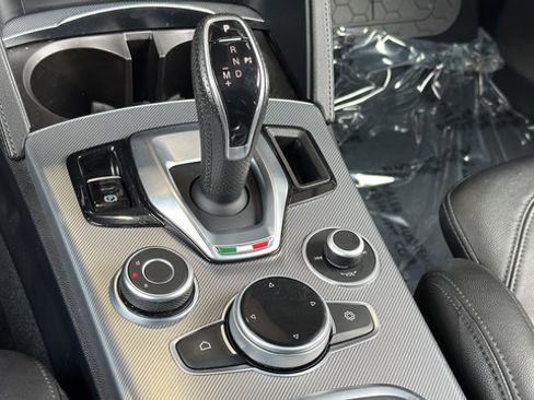 Used 2023 Alfa Romeo Stelvio Veloce AWD/4WD image 24