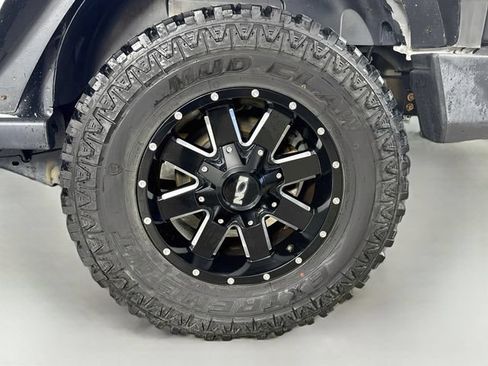 Used 2017 Jeep Wrangler Unlimited Sport w/ Connectivity Group AWD/4WD image 29
