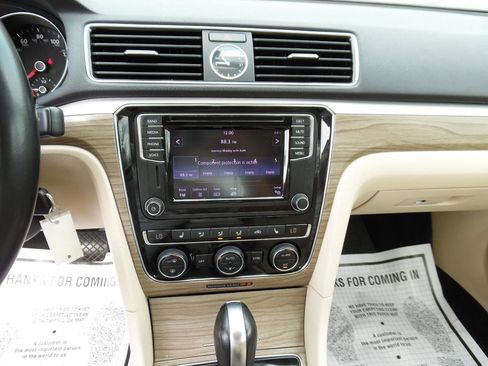 Used 2016 Volkswagen Passat 1.8T SE w/ Lighting Package (P06) image 14