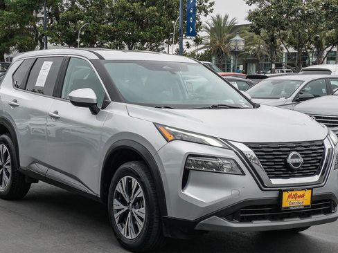 Used 2023 Nissan Rogue SV FWD image 3