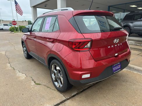 Used 2025 Hyundai Venue SEL FWD image 6