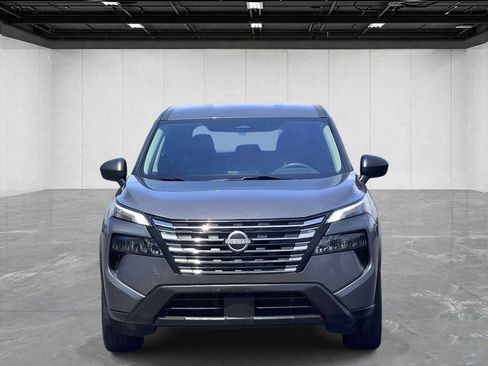 Used 2024 Nissan Rogue S FWD image 2