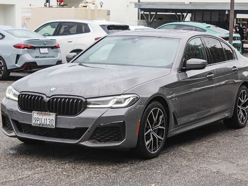 Used 2022 BMW 530e w/ Premium Package image 3