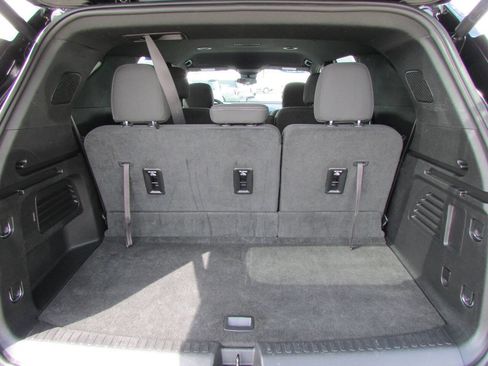 Used 2025 Chevrolet Traverse LT FWD image 29