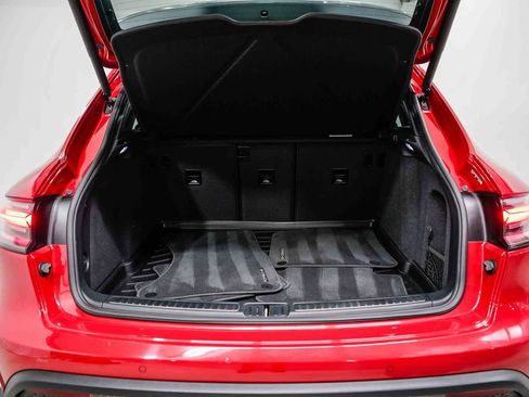 Used 2024 Porsche Macan image 27