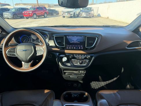 Used 2020 Chrysler Pacifica Limited w/ Advanced Safetytec Group image 12