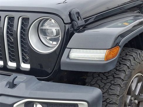 Used 2020 Jeep Gladiator Overland w/ Dual Top Group image 9