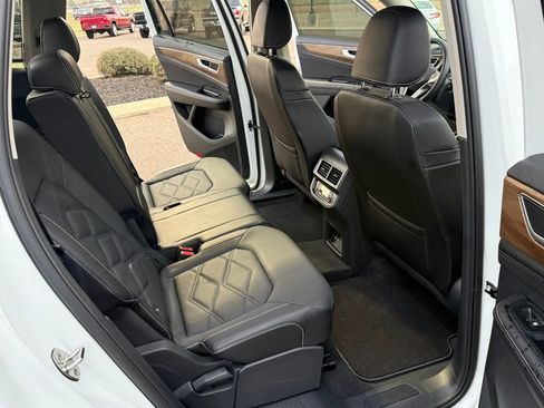 Used 2024 Volkswagen Atlas SE image 37